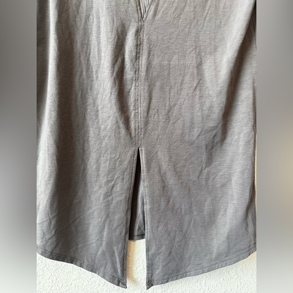 Athleta Size Women's Light Gray Long Sleeve Tee - Picture 5 of 10